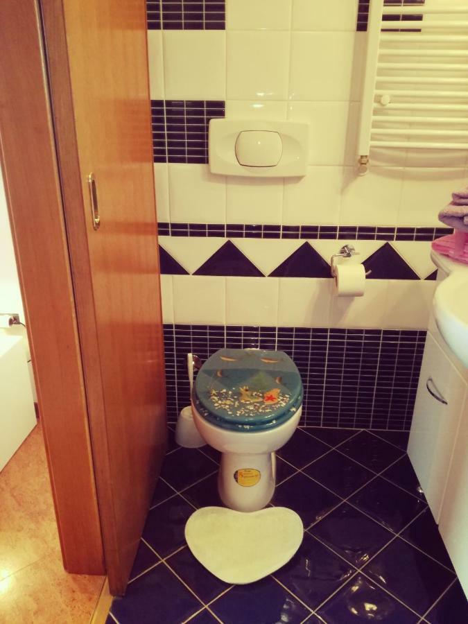 Room Kris With Private Entrance & Private Bathroom Vilanija Exterior photo