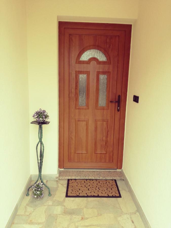 Room Kris With Private Entrance & Private Bathroom Vilanija Exterior photo