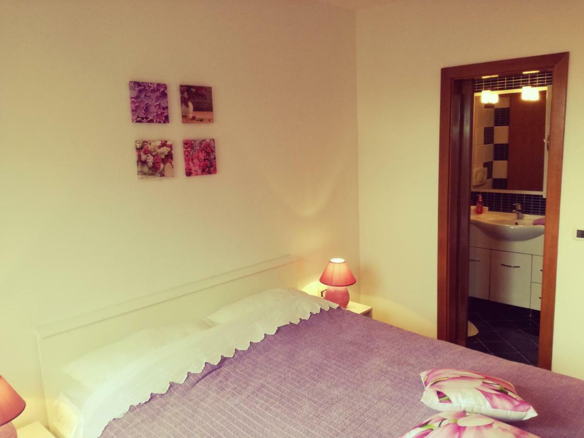 Room Kris With Private Entrance & Private Bathroom Vilanija Exterior photo
