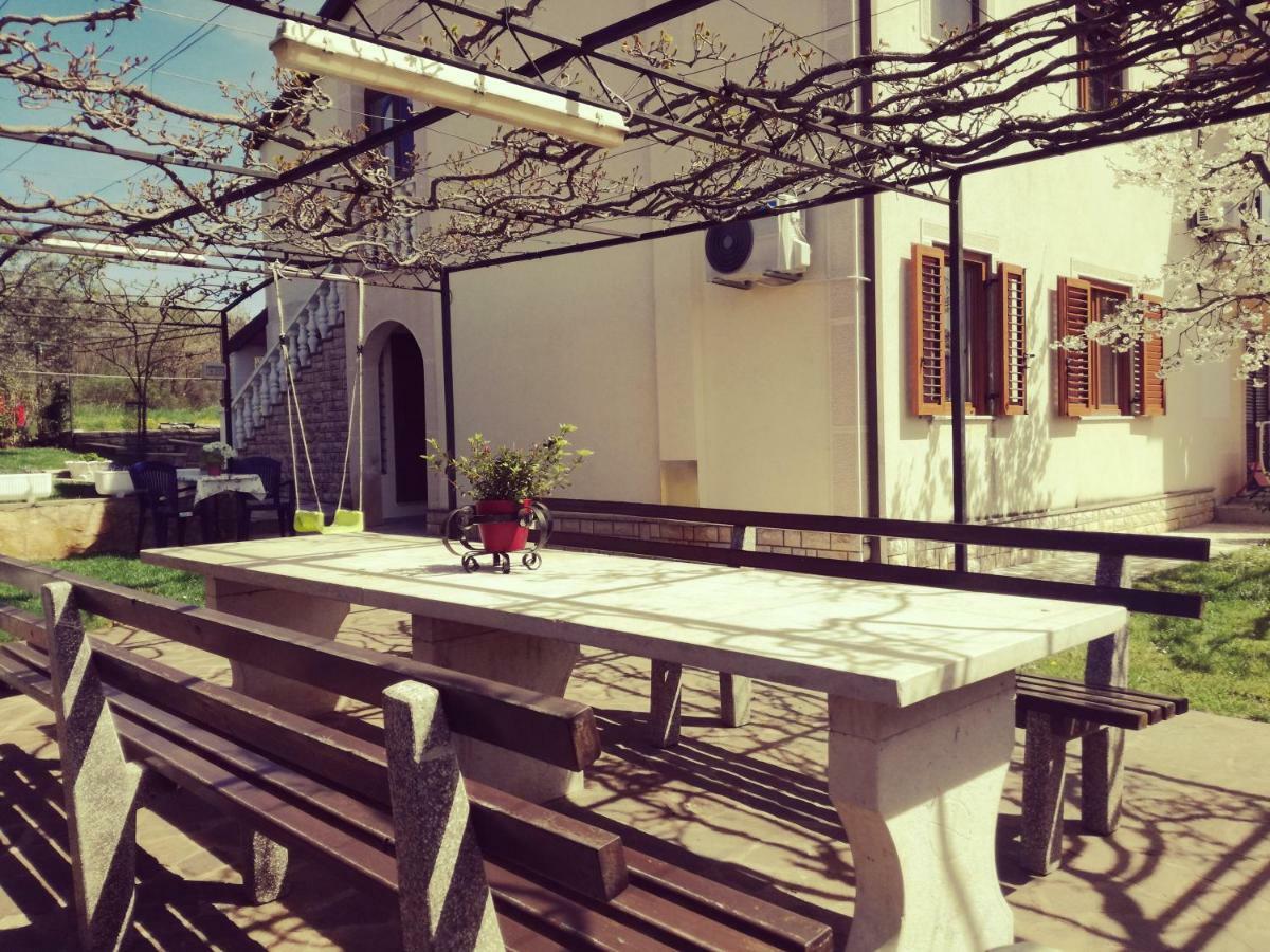 Room Kris With Private Entrance & Private Bathroom Vilanija Exterior photo
