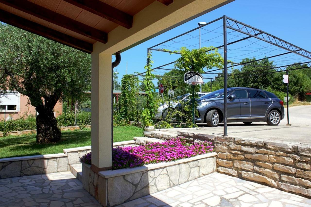 Room Kris With Private Entrance & Private Bathroom Vilanija Exterior photo